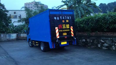 帶尾板的廂式貨車，運(yùn)輸利器，安全無(wú)憂